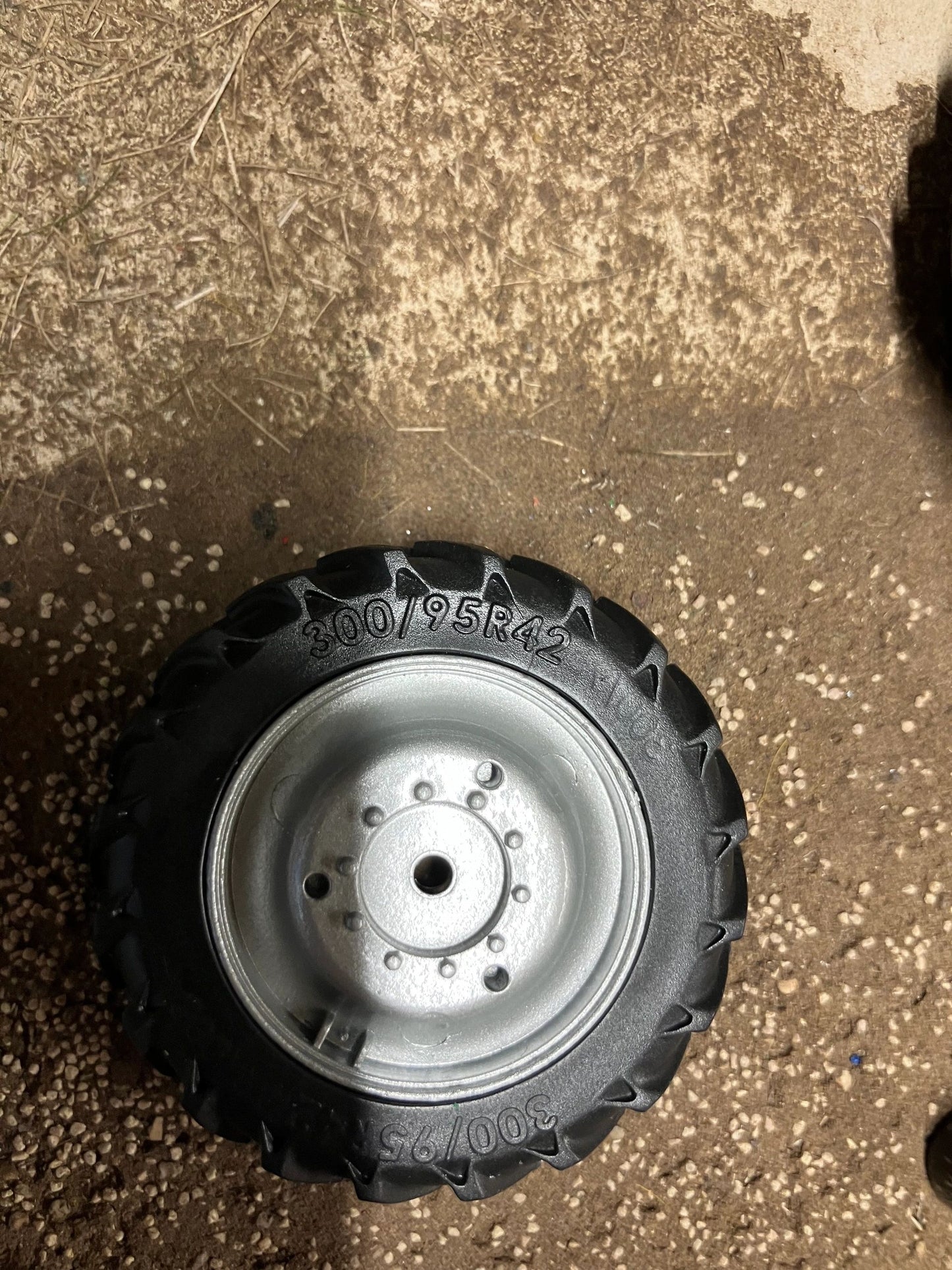 Silver Row Crop 12pc Tractor wheel set 1:32 scale 63mm x 10mm , 49mm x 10mm Image 5