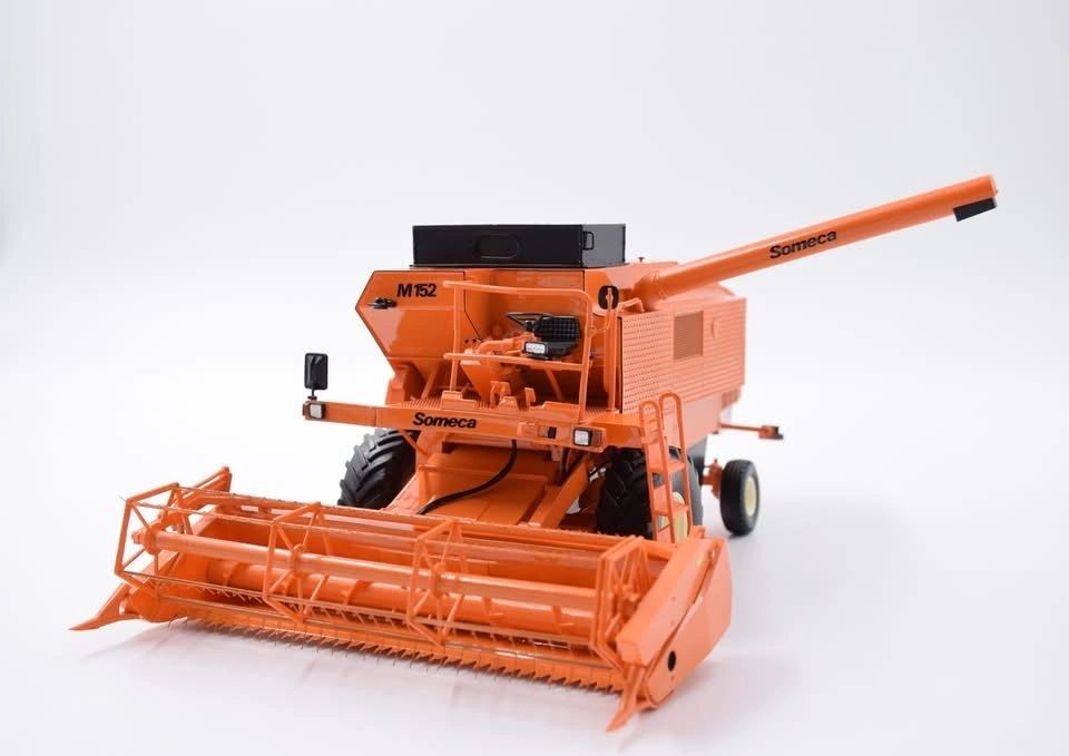 Someca M152 Combine Harvester Limited Edition Stunning in 1:32 scale VKA Models COLLECTION ONLY Image 4