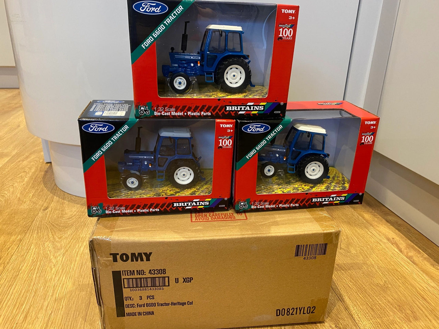 TRADE BOX 3 X 43308 Britains Ford 6600 tractor 1:32 scale New Sealed Image