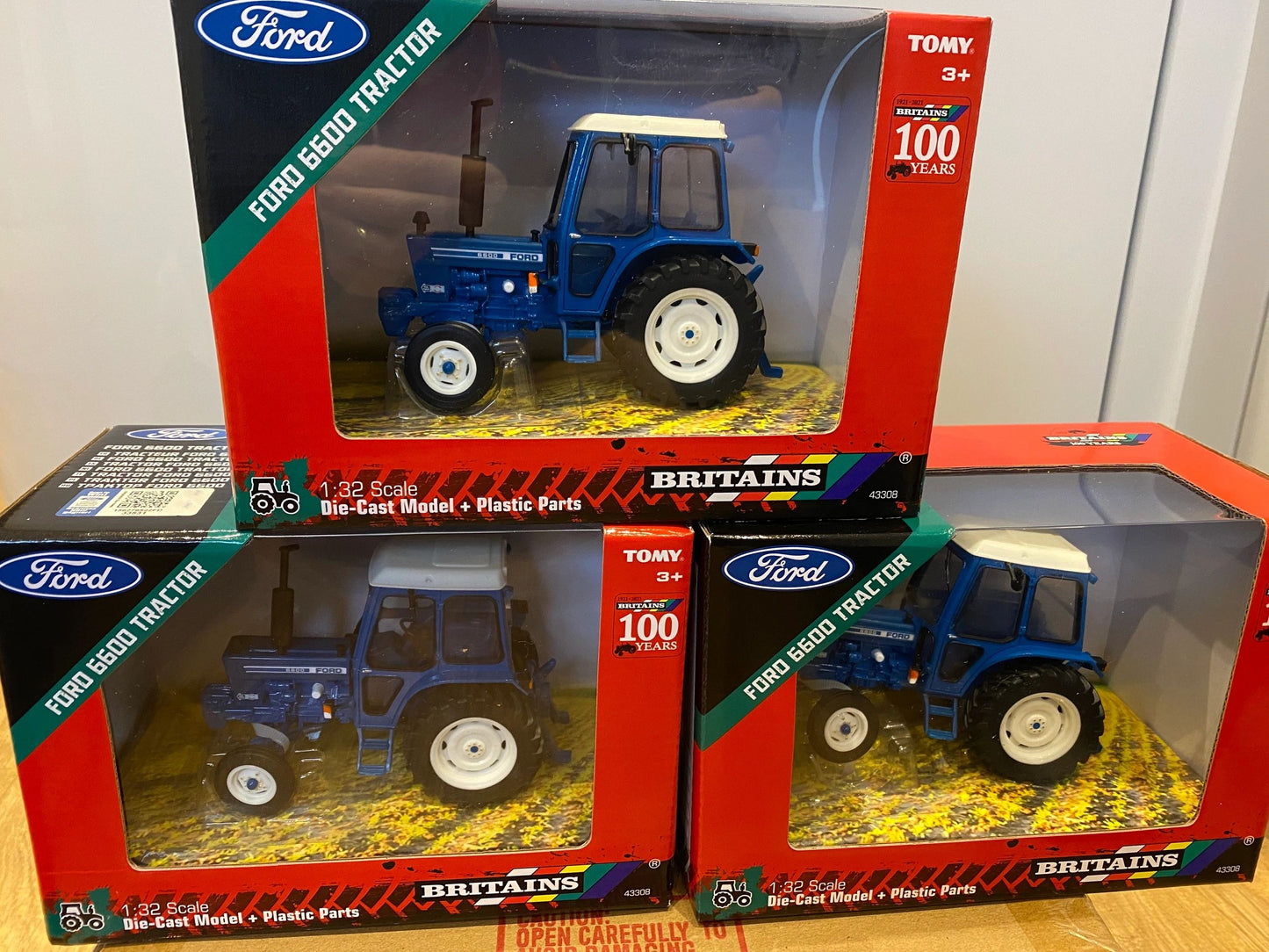 TRADE BOX 3 X 43308 Britains Ford 6600 tractor 1:32 scale New Sealed Image 3