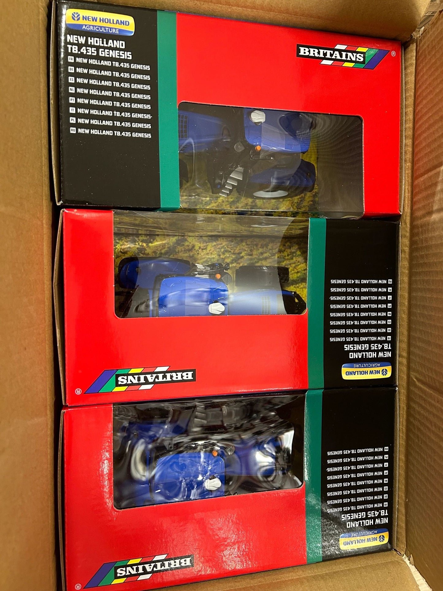 TRADE BOX 3 X 43339 Britains New Holland T8. 435 Genesis tractor 1:32 scale New Sealed Image 5