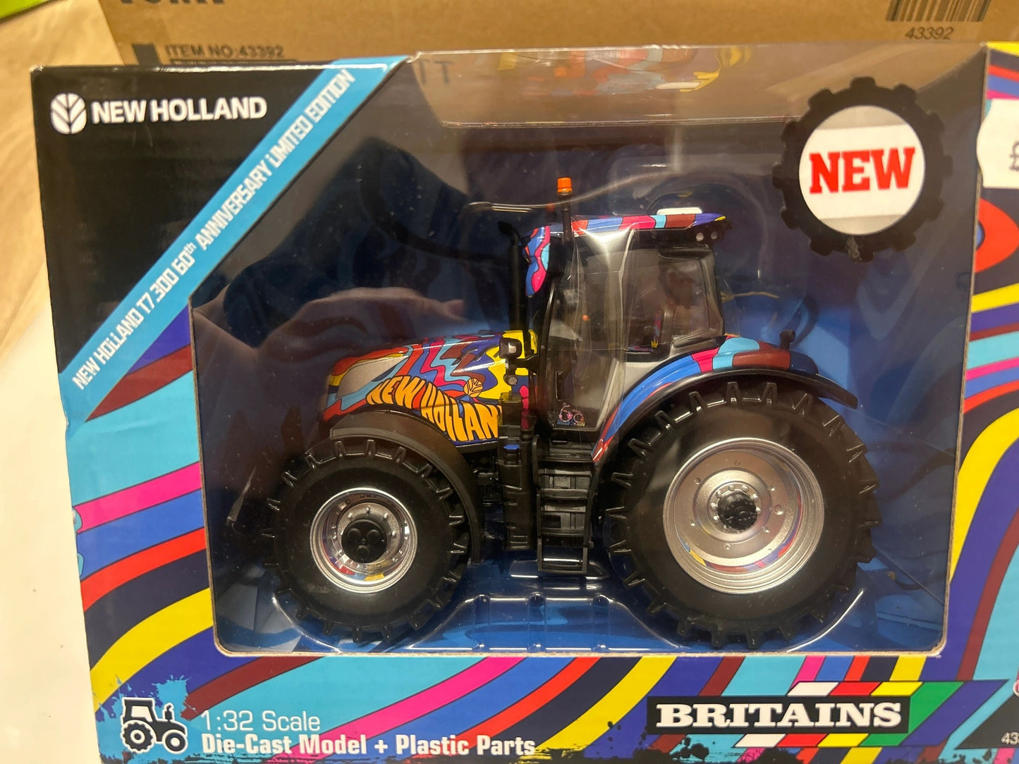 TRADE BOX 3 X 43392 Britains New Holland T7. 300 60th Anniversary Basildon tractor 1:32 scale New Sealed Image 5