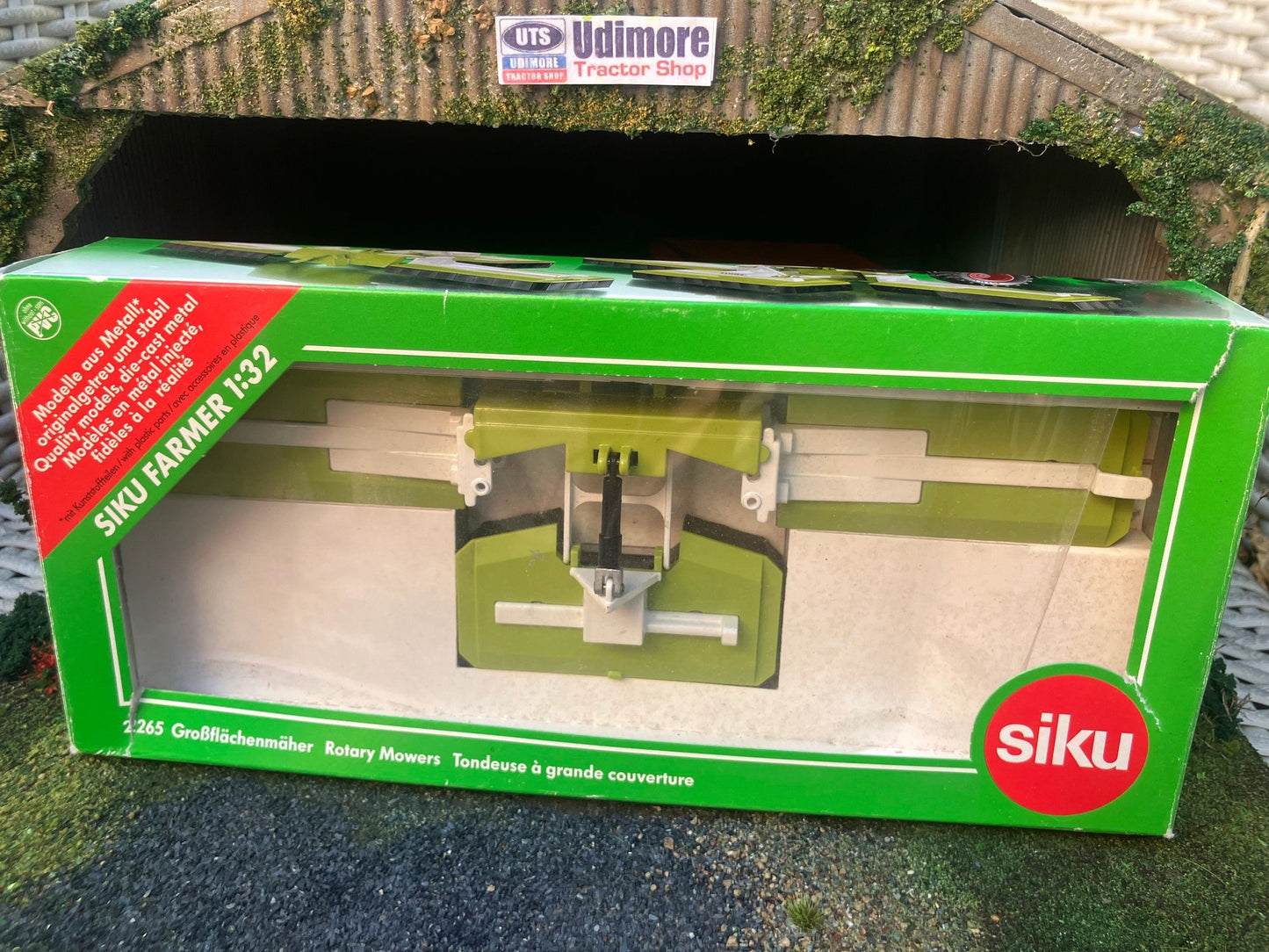 Triple Mower Set 1:32 scale boxed Siku 2265 Image 4