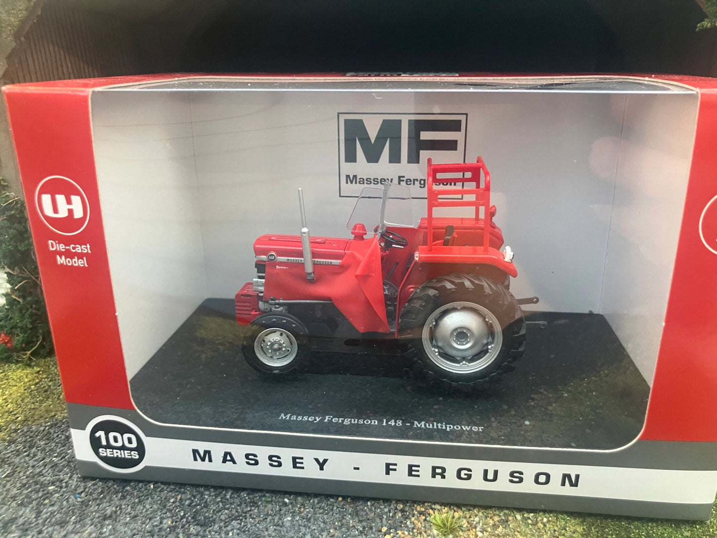 UH5368 Obsolete Universal Hobbies Massey Ferguson 148 sirocco roll bar Tractor 1:32 Dealer Box Image 4