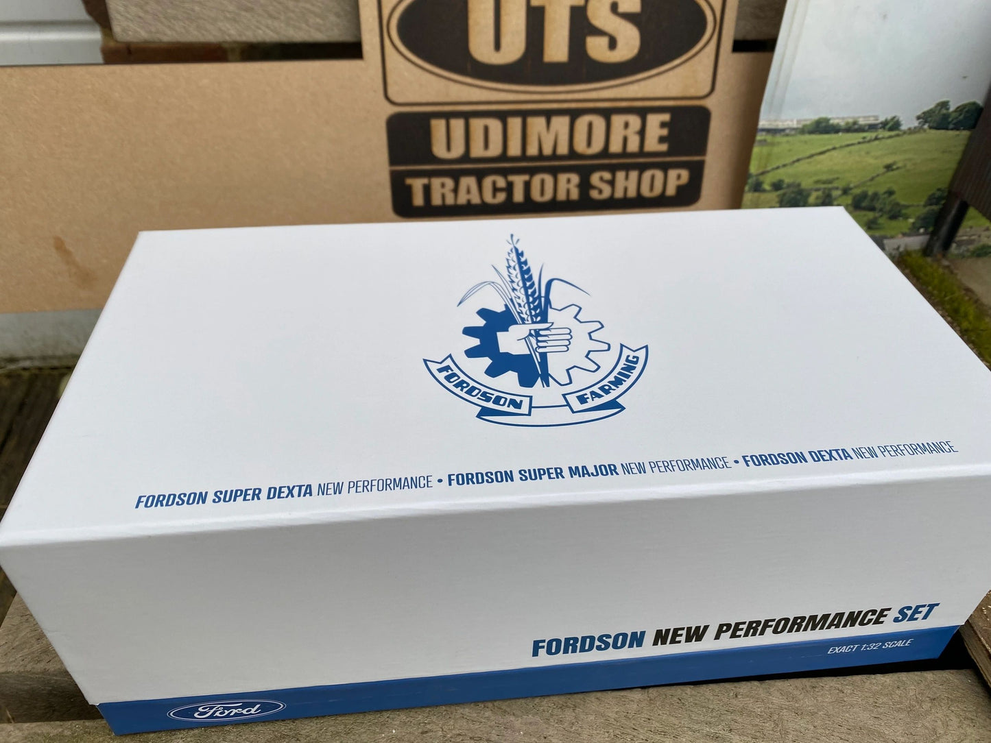 UH6376 Universal Hobbies Fordson Dexta Major 3 model SET 1:32 scale Limited Edition Image 7