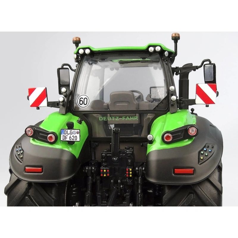 UH6606 Universal Hobbies Deutz-Fahr 8280 TTV - Standard Green Tractor 1:32 scale Boxed Image 5