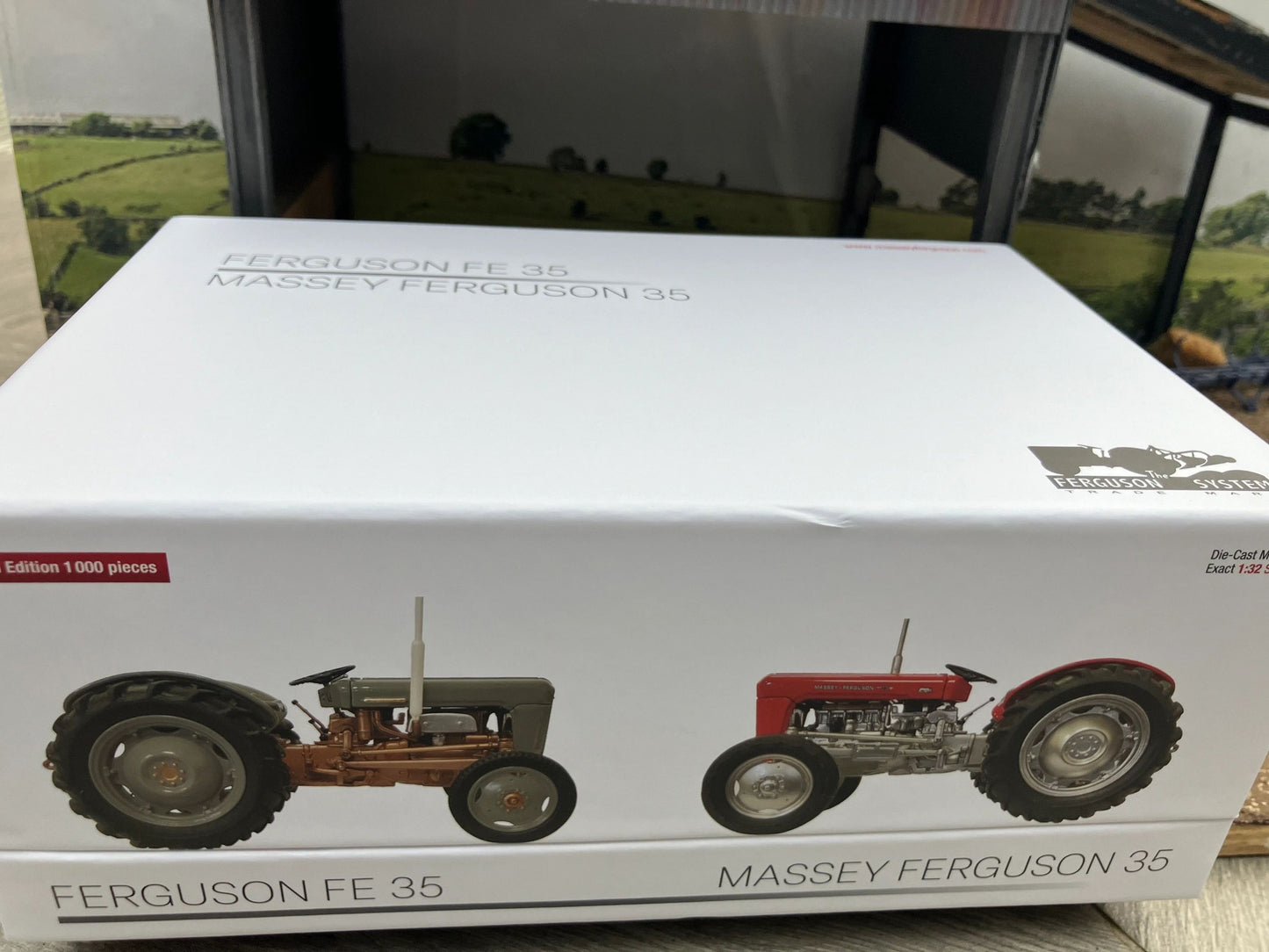 UH7125 Universal Hobbies Ferguson FE35 and Massey Ferguson 35 model SET 1:32 scale Limited Edition Image 8
