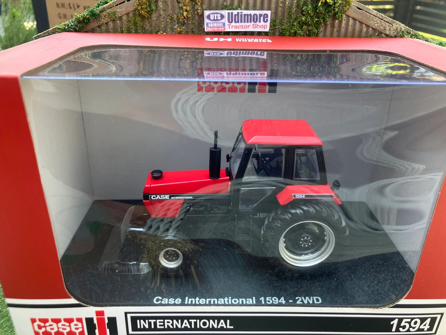 Universal Hobbies CASE International 1594 2wd Tractor BOXED 1:32 scale UH6759 Image 4
