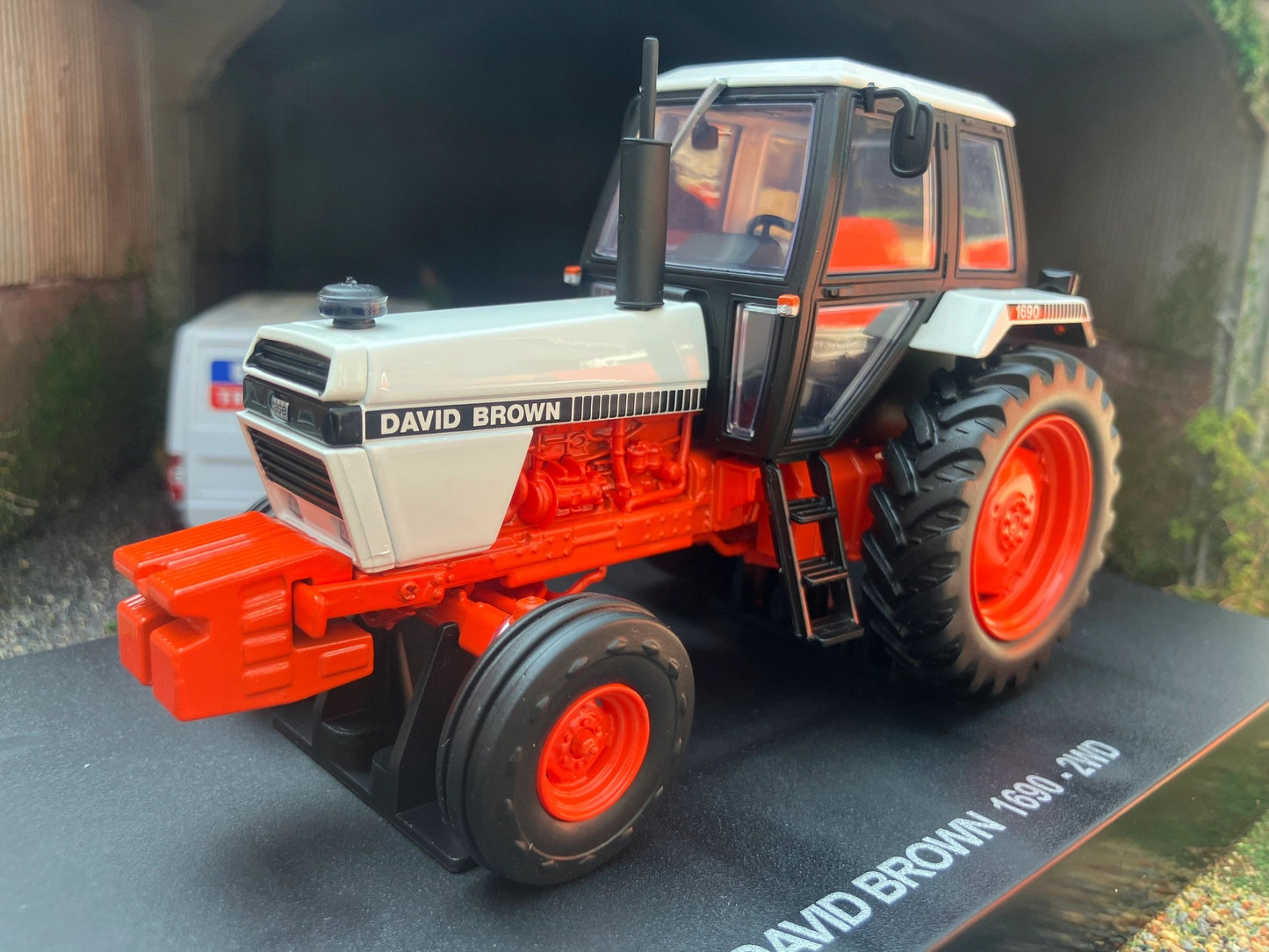 Universal Hobbies David Brown 1690 2wd Tractor BOXED 1:32 scale UH6754 Image 6