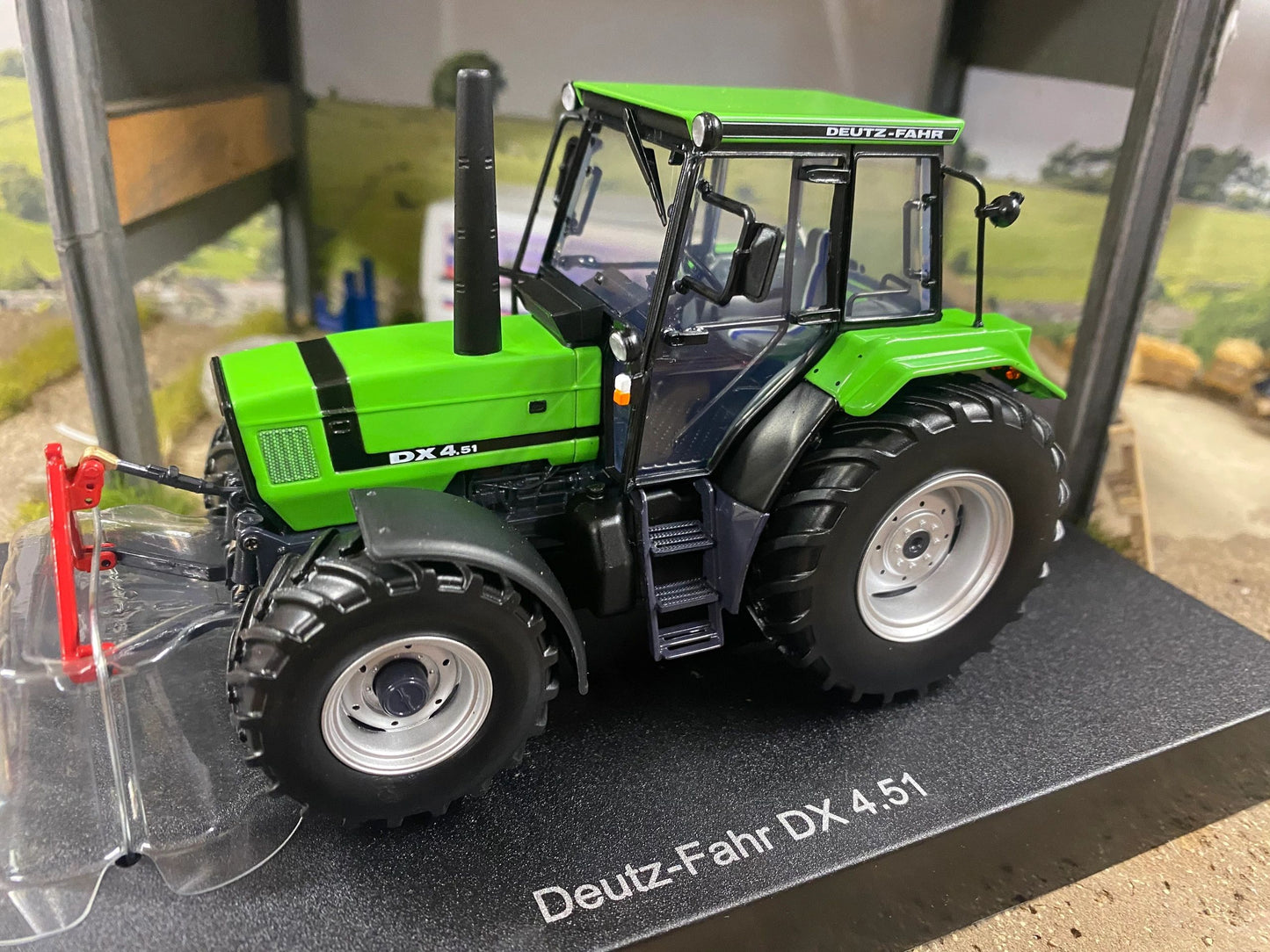 Universal Hobbies Deutz DX 4.51 1989 Tractor BOXED 1:32 scale UH4905 Image 3