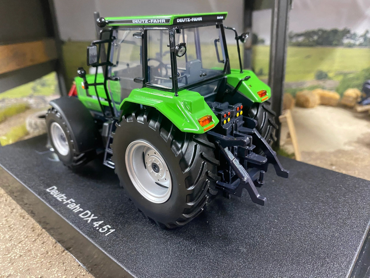 Universal Hobbies Deutz DX 4.51 1989 Tractor BOXED 1:32 scale UH4905 Image 6