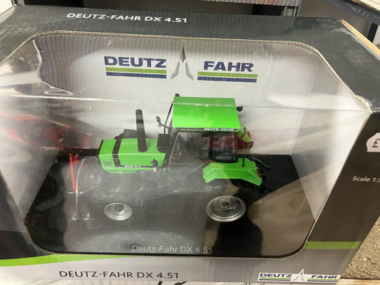 Universal Hobbies Deutz-Fahr DX4.51 Tractor 1:32 scale Boxed Image 2