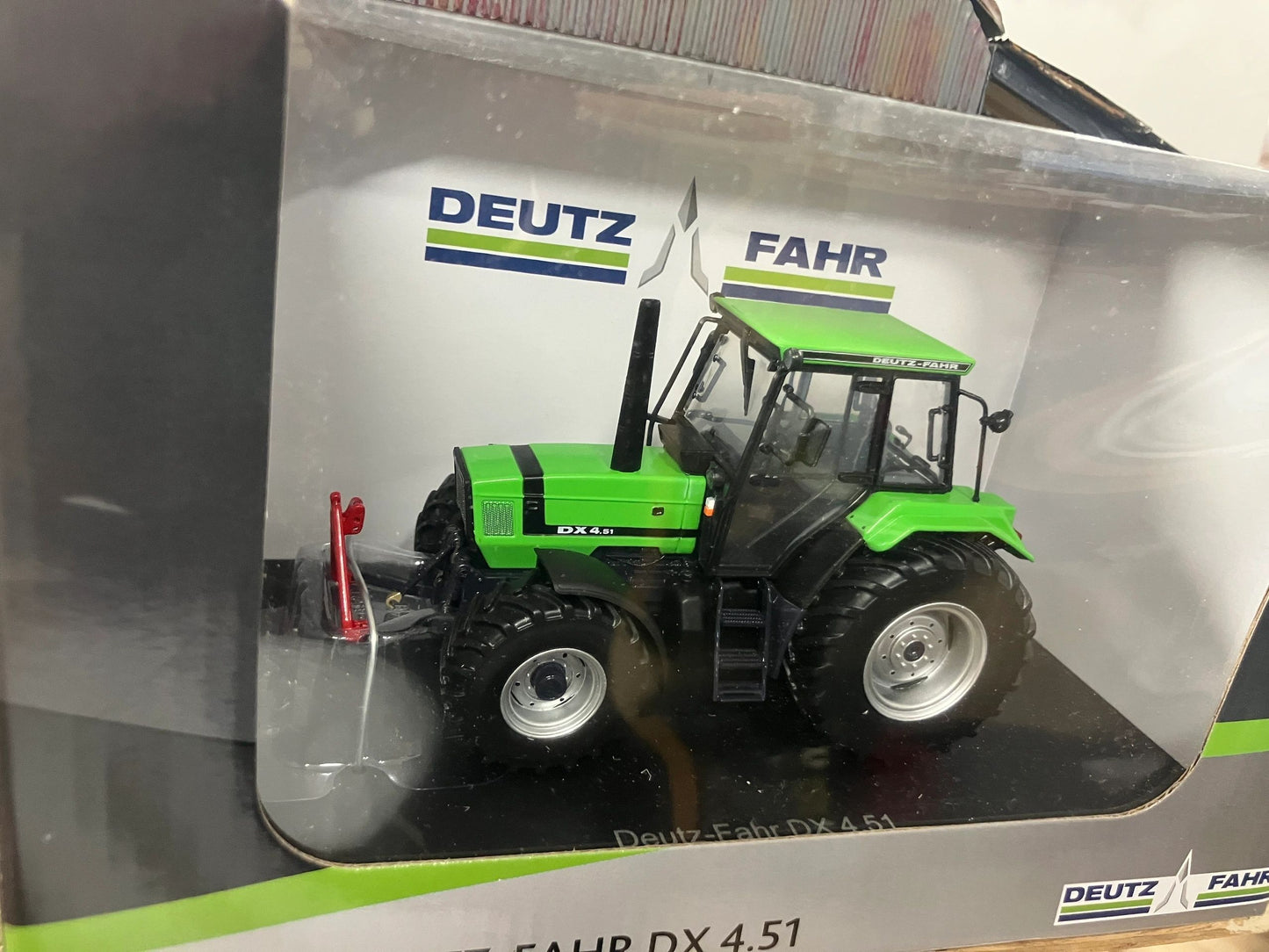 Universal Hobbies Deutz-Fahr DX4.51 Tractor 1:32 scale Boxed Image 3