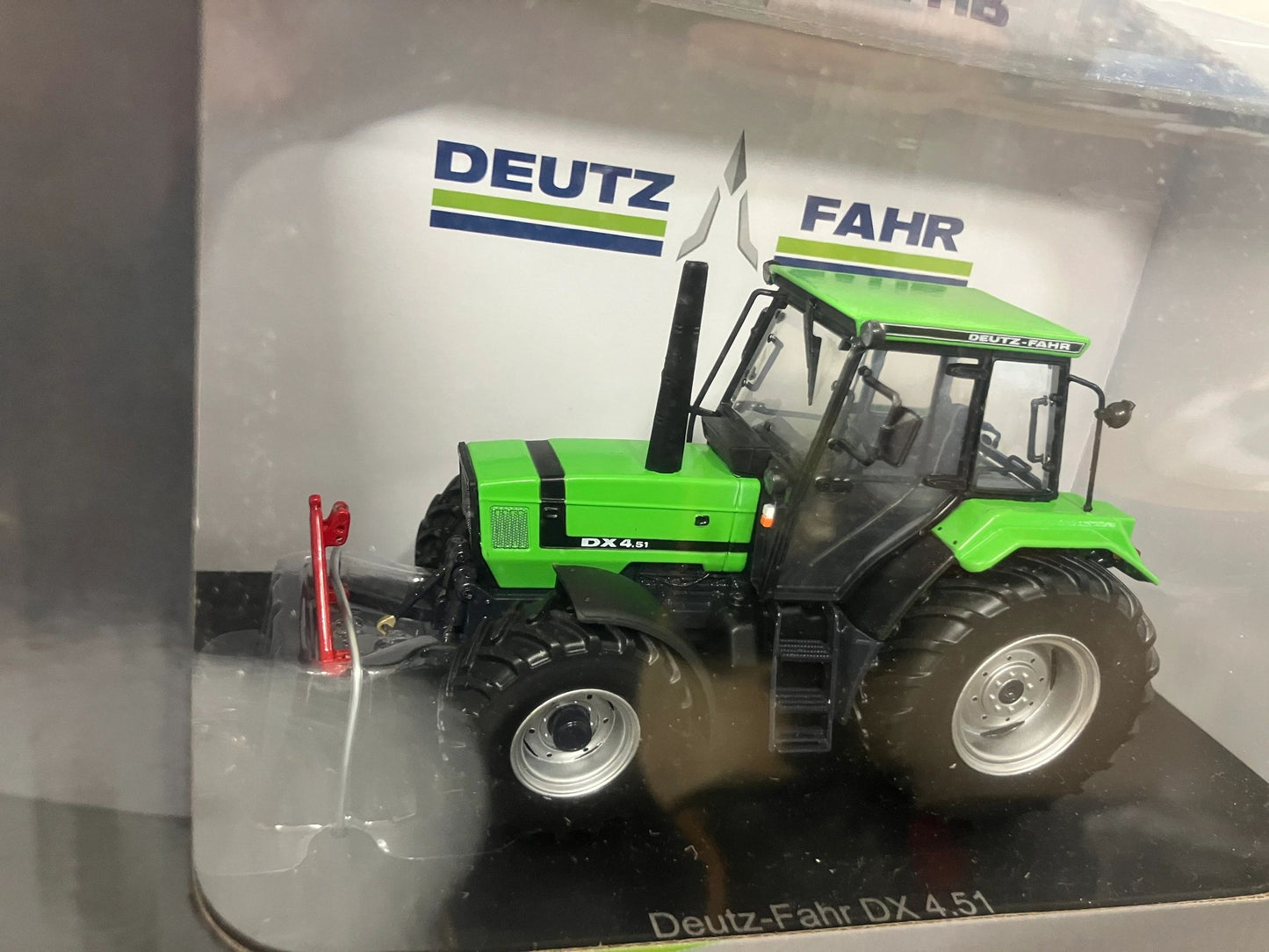 Universal Hobbies Deutz-Fahr DX4.51 Tractor 1:32 scale Boxed Image 4