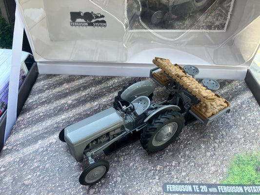 Universal Hobbies Ferguson TE20 Tractor Potato planter set 1:32 scale UH7127 Image 2