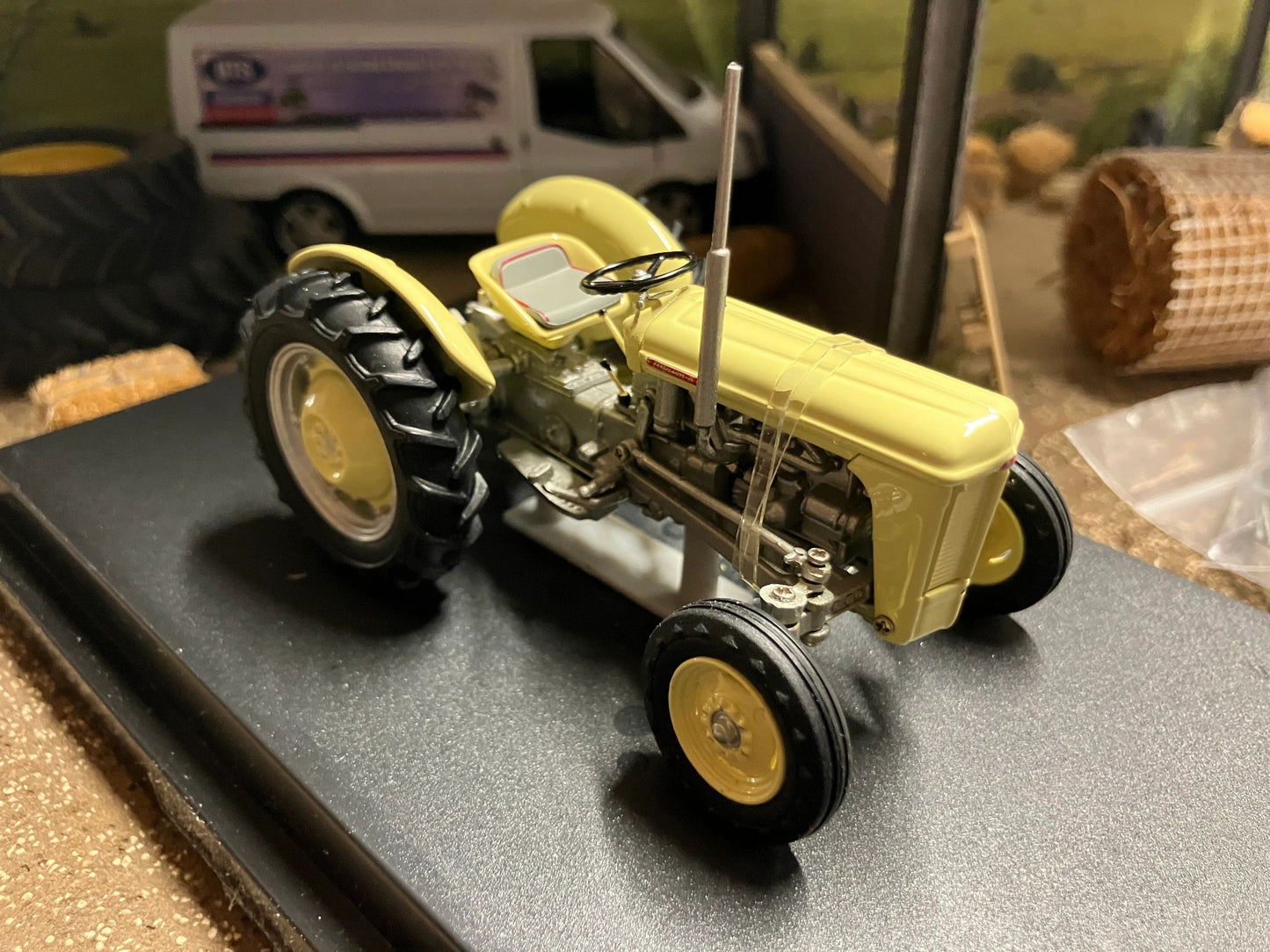 Universal Hobbies Ferguson TO35 tractor BOXED 1:32 New 4991 Grey Fergie Image 3