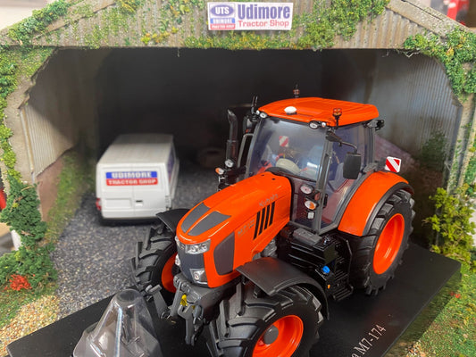Universal Hobbies Kubota M7-174 Tractor BOXED 1:32 scale UH6727 Image 2