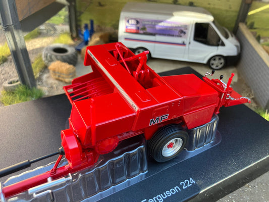 Universal Hobbies Massey Ferguson 224 Rectangular Baler BOXED 1:32 scale UH6775 Image 2