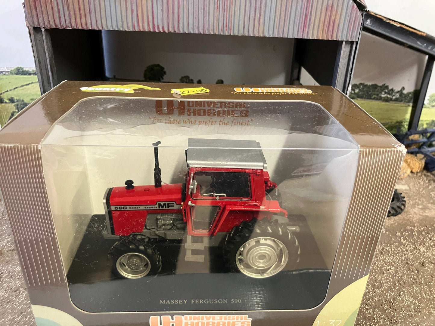 Universal Hobbies Massey Ferguson 590 1st release Tractor 1:32 scale Boxed UH2835 Image 3