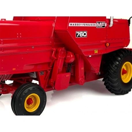 Universal Hobbies Massey Ferguson 760 Combine Harvester BOXED 1:32 scale UH6329 Image 5