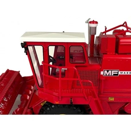 Universal Hobbies Massey Ferguson 760 Combine Harvester BOXED 1:32 scale UH6329 Image 7