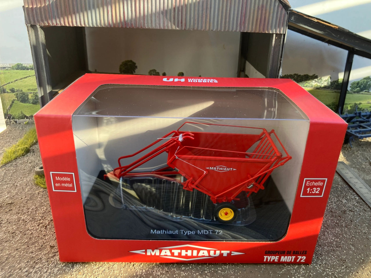 Universal Hobbies Mathiaut MTD 72 Bale Chase Trailer BOXED 1:32 scale UH6772 Image 9