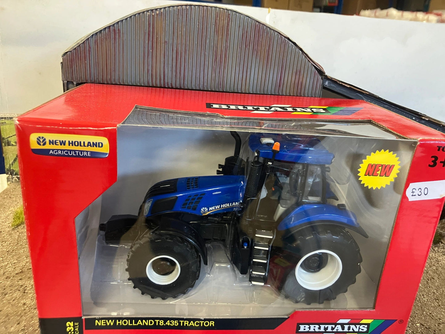 Vintage Britains New Holland T8.435 Tractor 1:32 scale 43007 Image 3