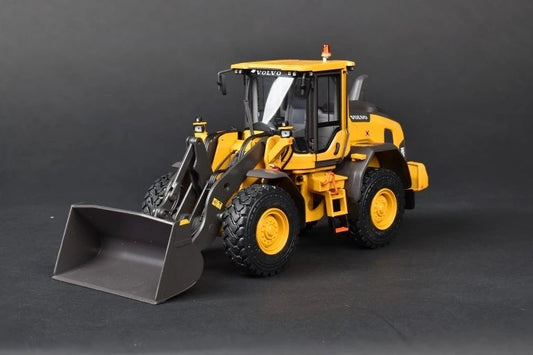 Volvo L60H Shovel Wheel Loader Charger 1:32 scale AT Collections Image 2