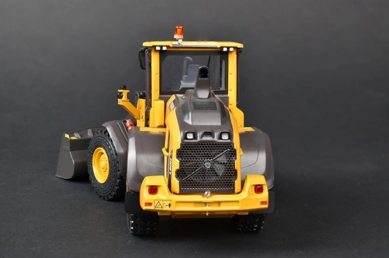 Volvo L60H Shovel Wheel Loader Charger 1:32 scale AT Collections Image 3