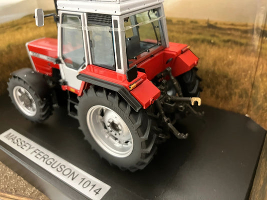 Weise Toys Massey Ferguson 1014 Tractor NEW boxed in 1:32 scale Image 2