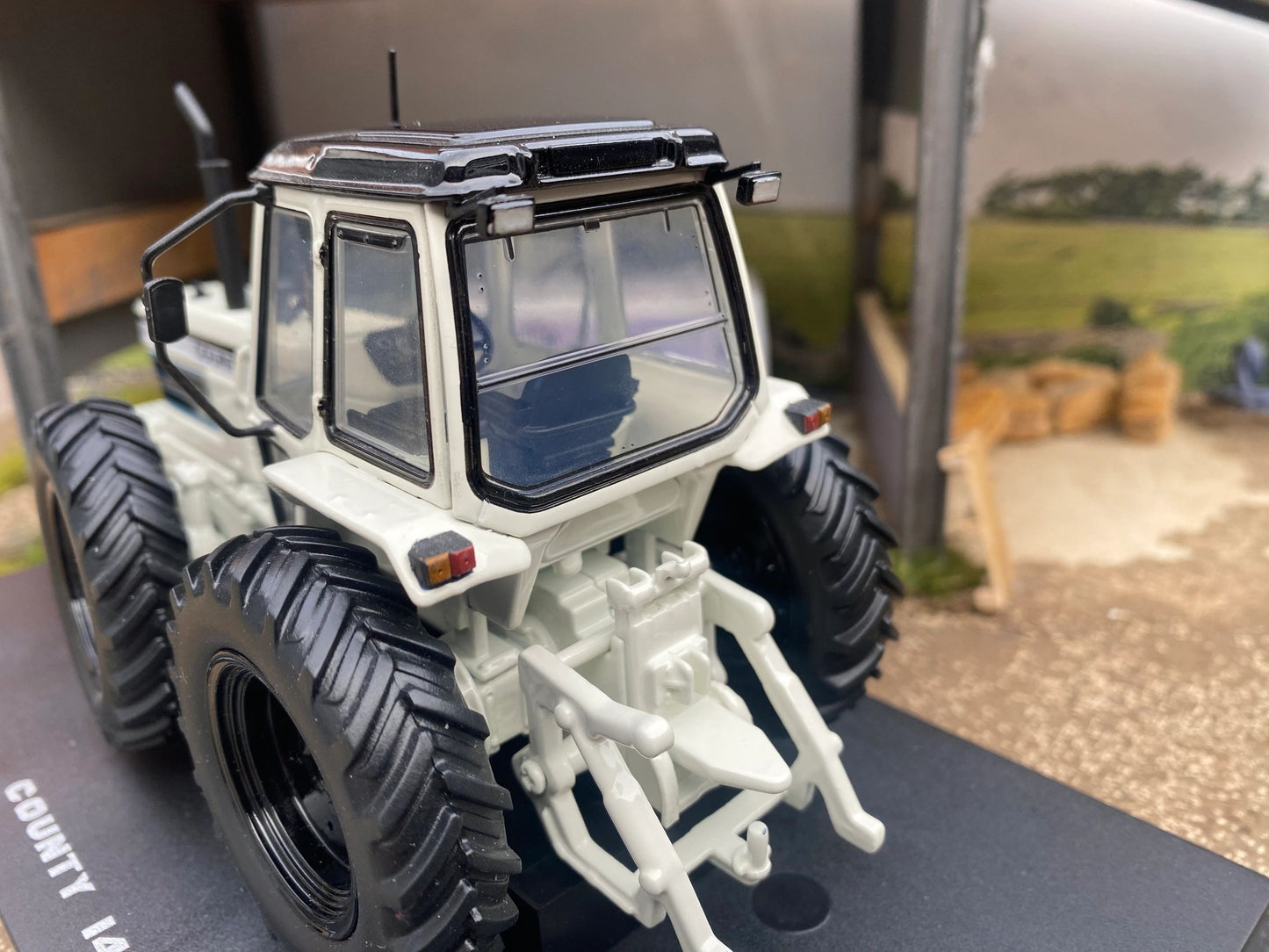 White County 1884 Tractor black wheels Conversion 1:32 scale Image 3