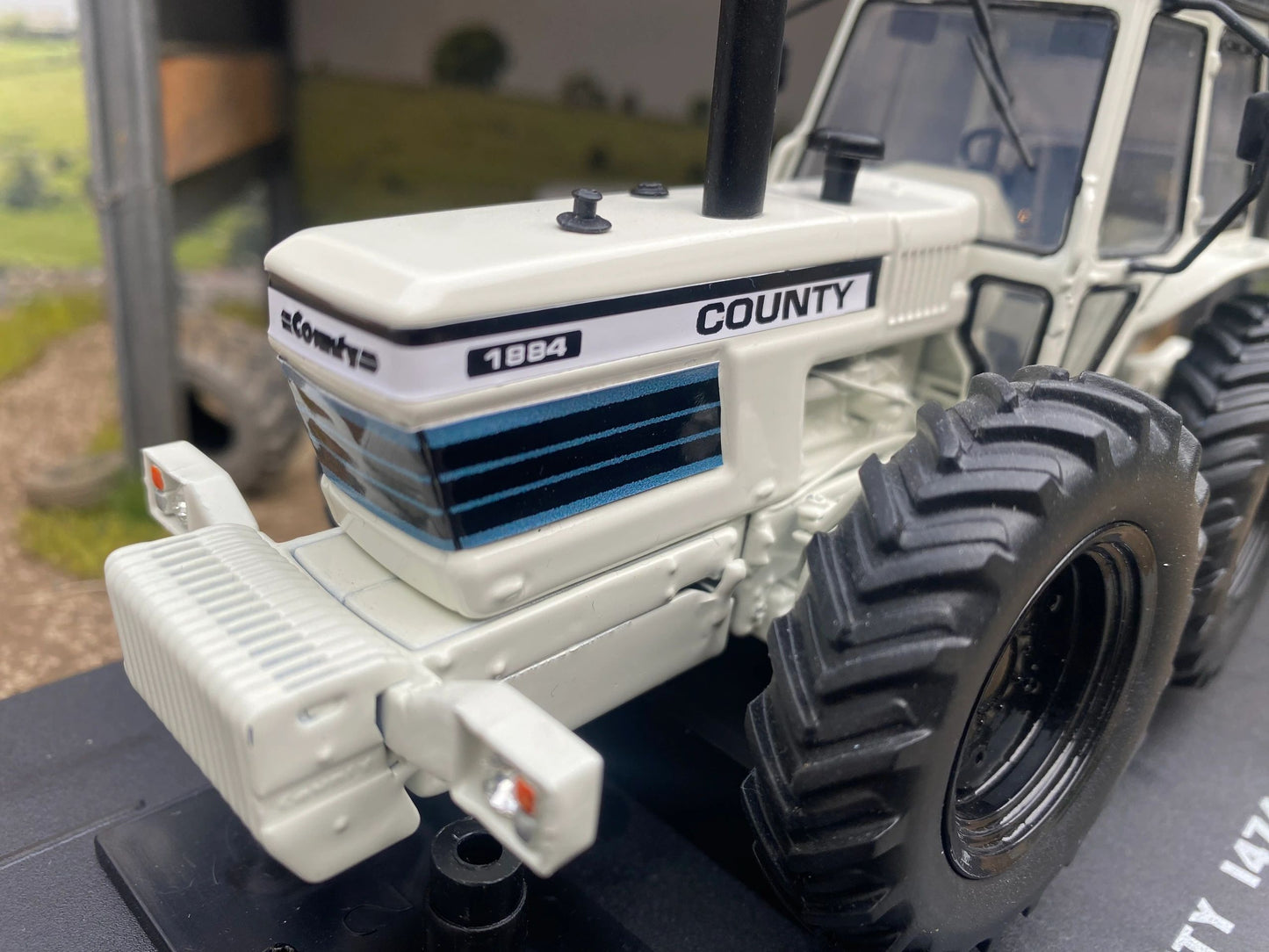 White County 1884 Tractor black wheels Conversion 1:32 scale Image 5