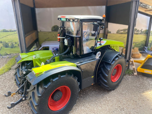 Wiking Claas Xerion 4500 tractor 1:32 scale Boxed Image 2