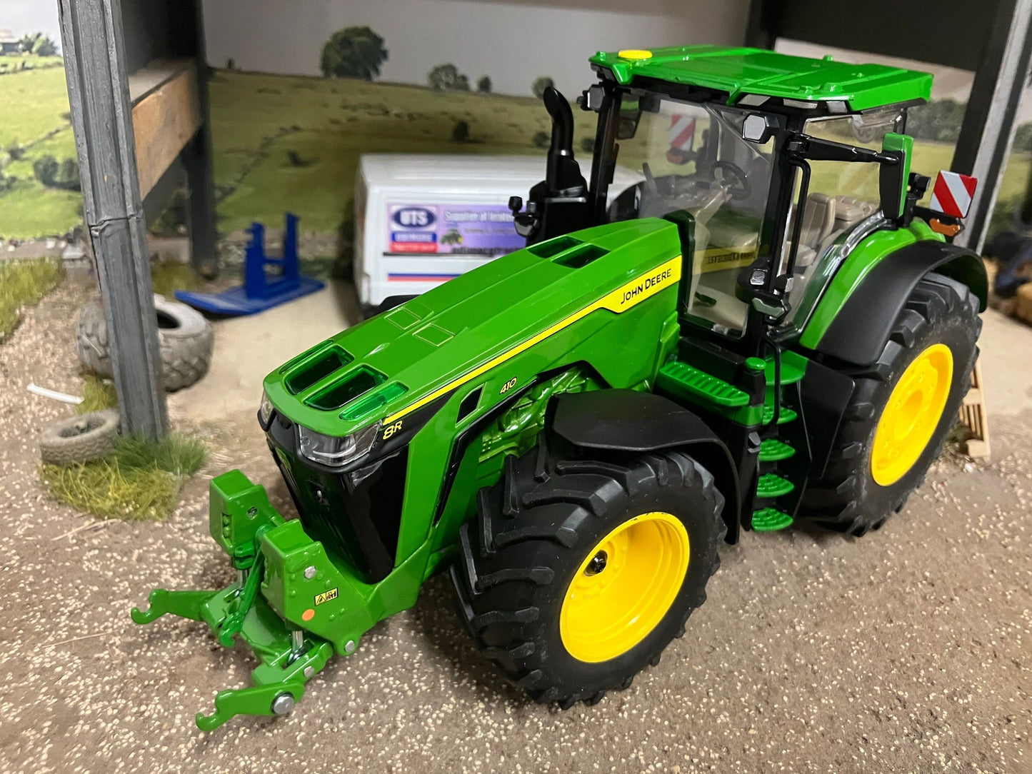 Wiking John Deere 8R 410 tractor 1:32 scale Boxed Image 4