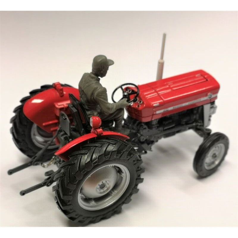 04879 Tractor Driver machine operator Artisan32 farm machinery 1:32 scale diorama