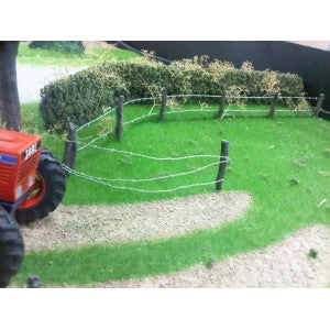04802 Fencing kit 20 x Resin stakes and barbed wire Artisan32 farm machinery 1:32 scale