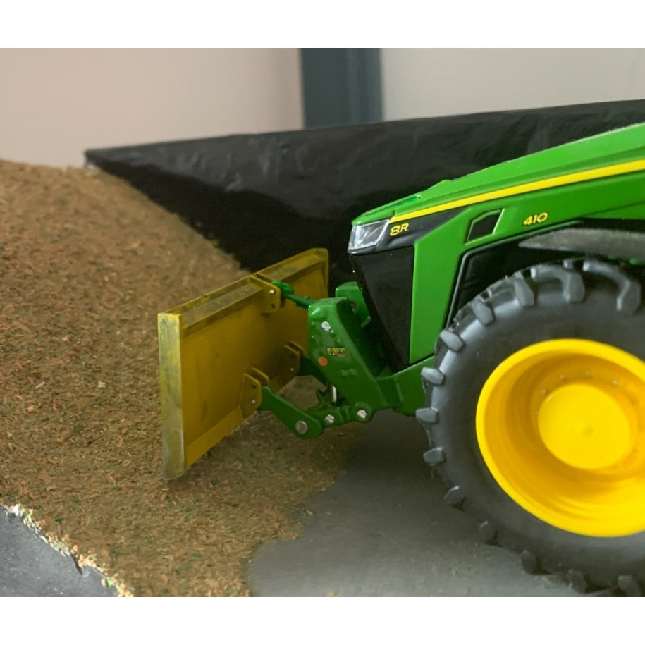 Front Blade & Rear Sledgehammer Scraper kit with lights Artisan32 Silage kit farm machinery 1:32 scale 03220