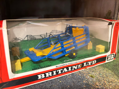 Vintage Britains Bale Sledge 1:32 scale  Obsolete 9557 Straw Box
