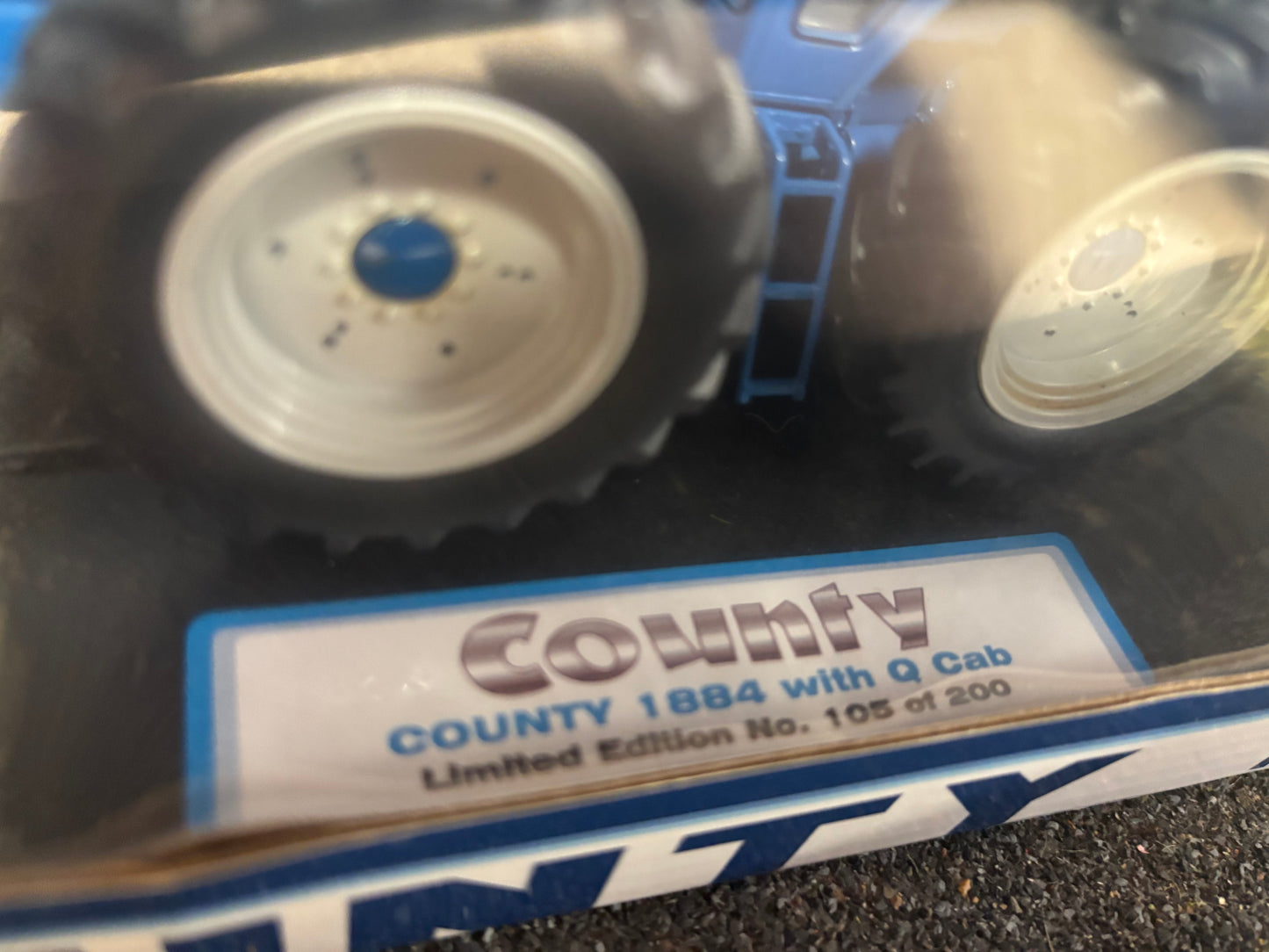 Limited Edition 105 of 200 Universal Hobbies County 1884 Q Cab tractor BOXED 1.32 scale ULTRA RARE