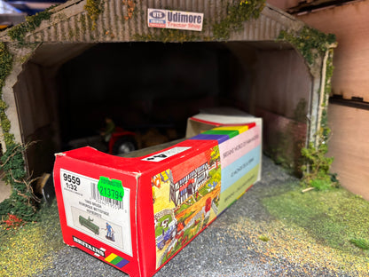 9559 Vintage Britains Yard Brush 1:32 scale boxed obsolete (missing dairyman)