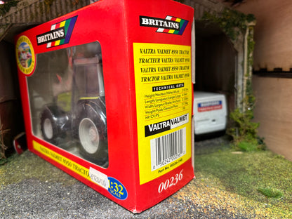 00236 Britains Green Valtra Valmet 8950 Tractor in original  Box obsolete RARE