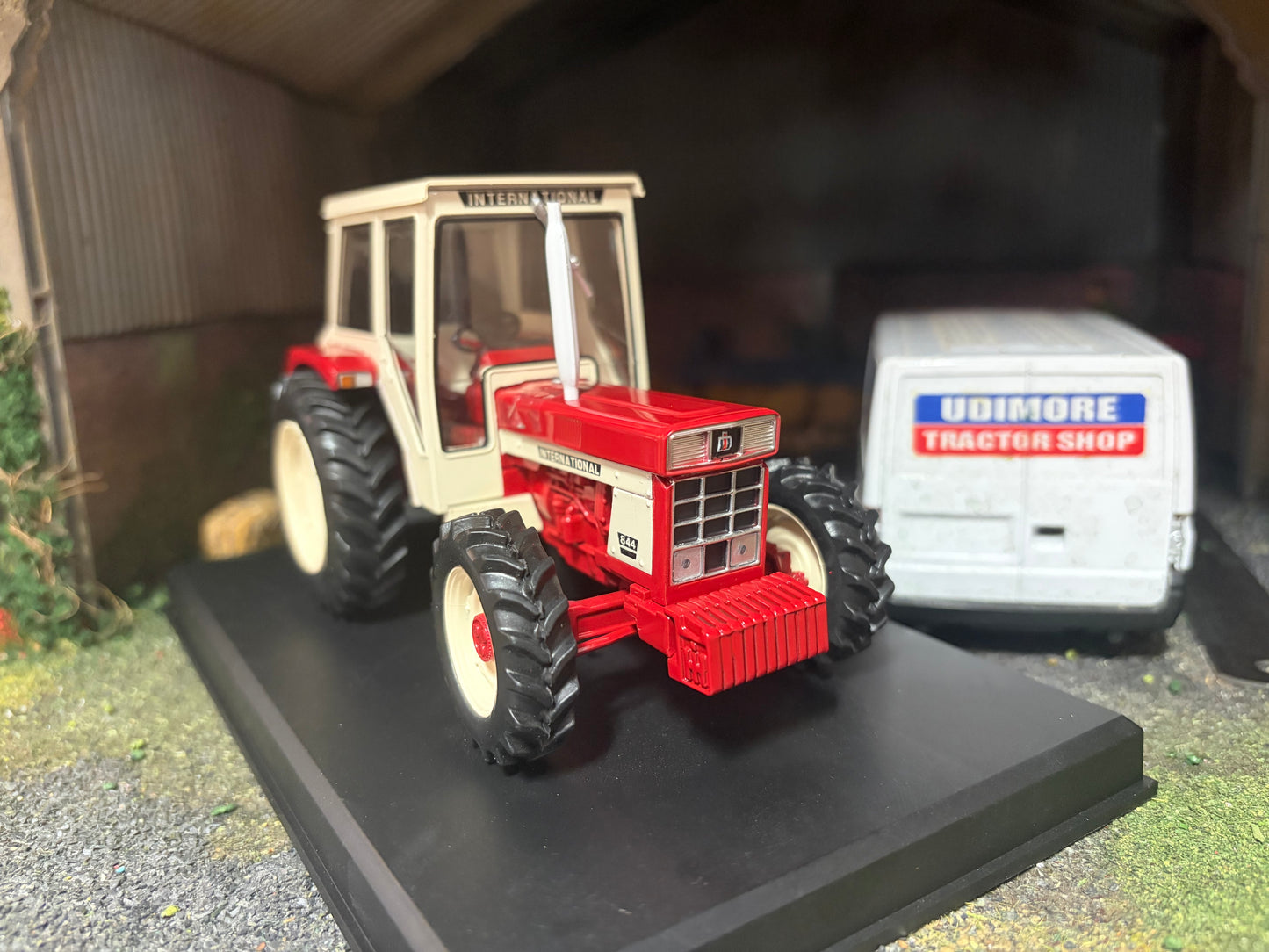 REP071 Replicagri International 844 4 x 4 4wd tractor 1:32 scale Boxed