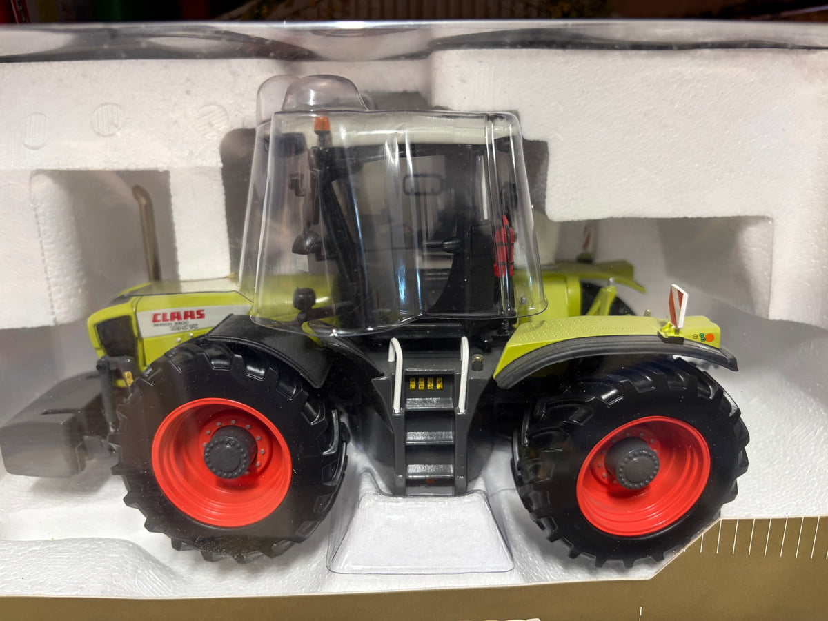 RARE Universal Hobbies UH2670 CLAAS Xerion 3300 TRAC VC Tractor 1st Version 1:32 – Boxed Obsolete