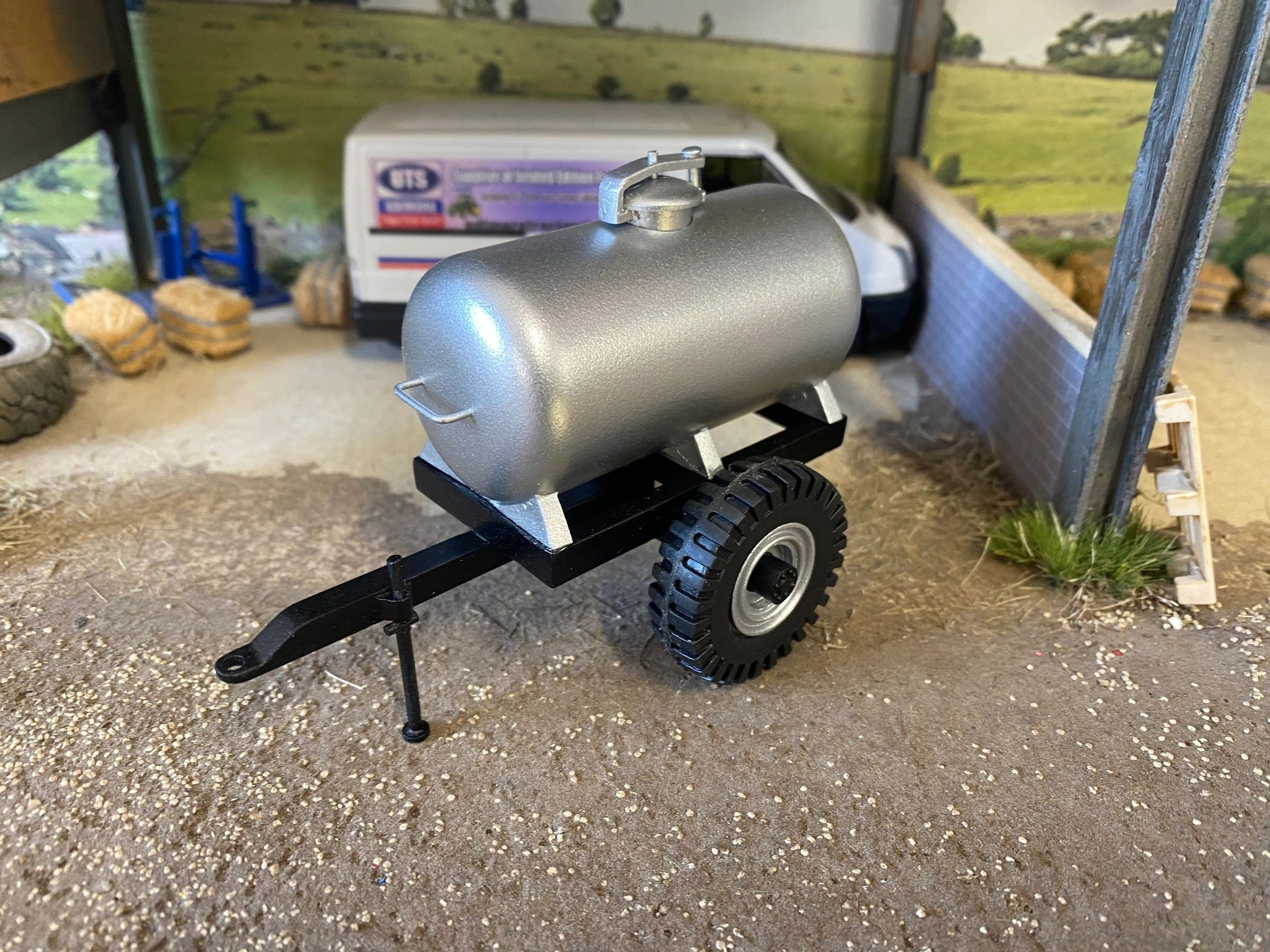 03207N Water Bowser Trailer water Tank Black Full Assembled Artisan32 farm machinery 1:32 scale Image