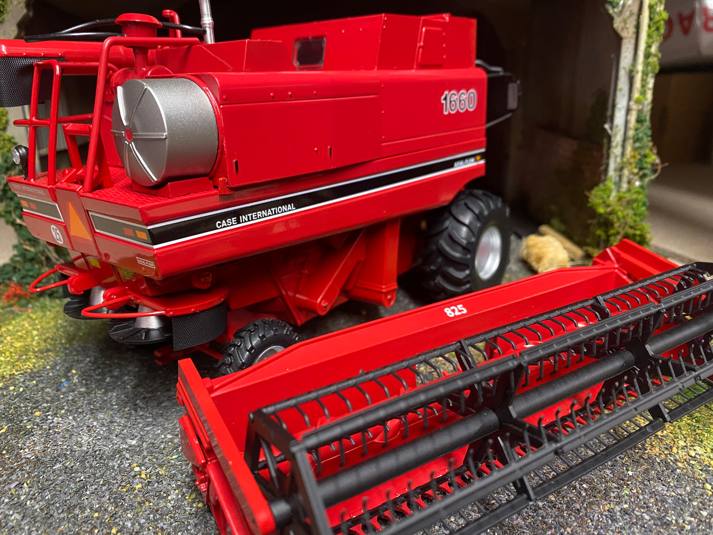 REP241 Replicagri CASE International IH Axial Flow 1660 Combine Harvester Stunning in 1:32 scale