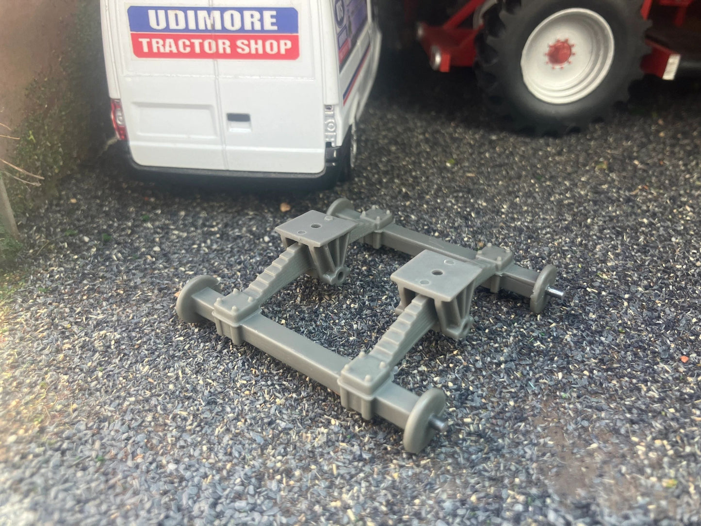 04123 Double axle Farm machinery Tractor Artisan32 1:32 scale Image