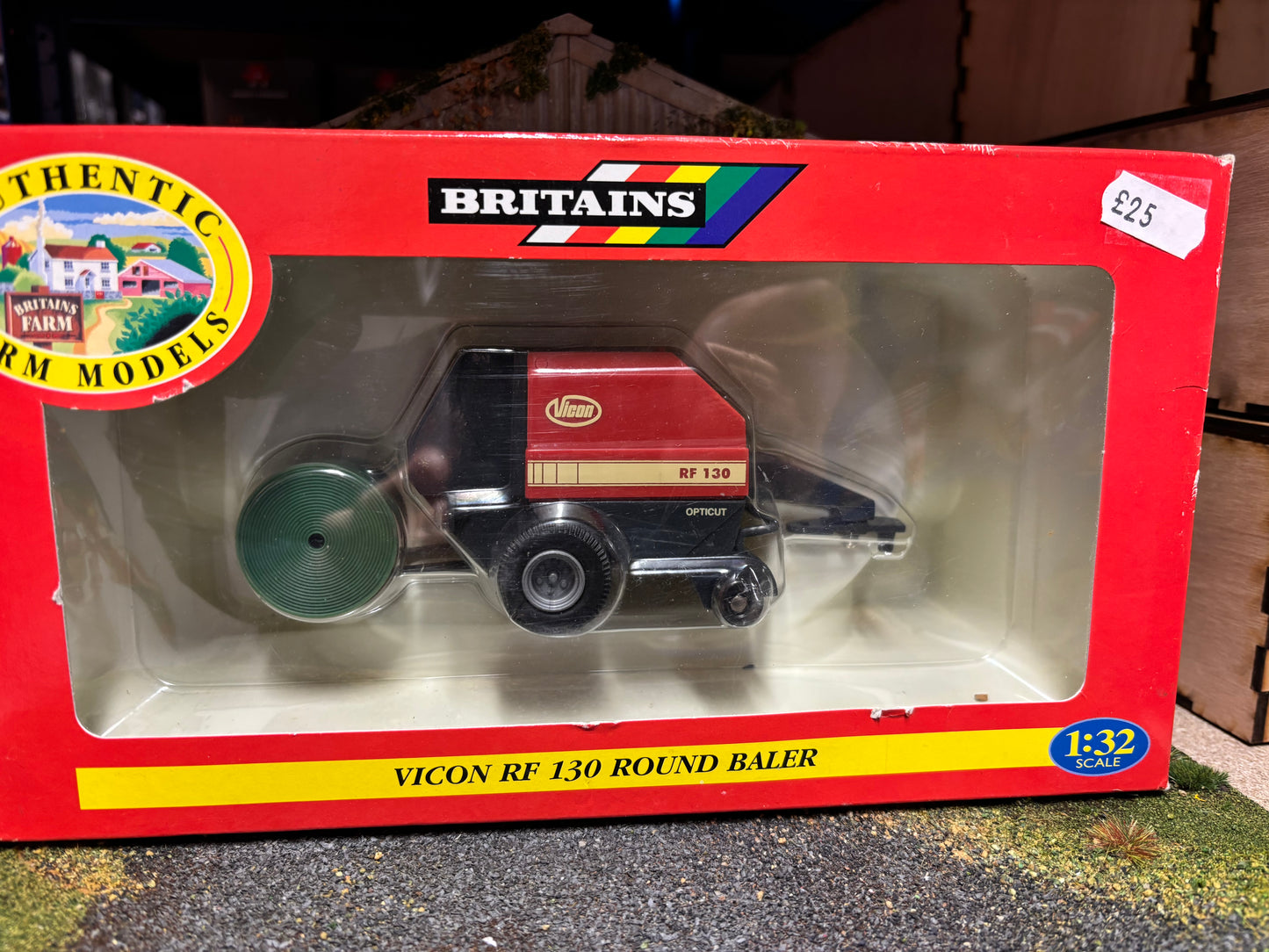 00051 Britains Vicon RF 130 Round Baler 1:32 BOXED obsolete