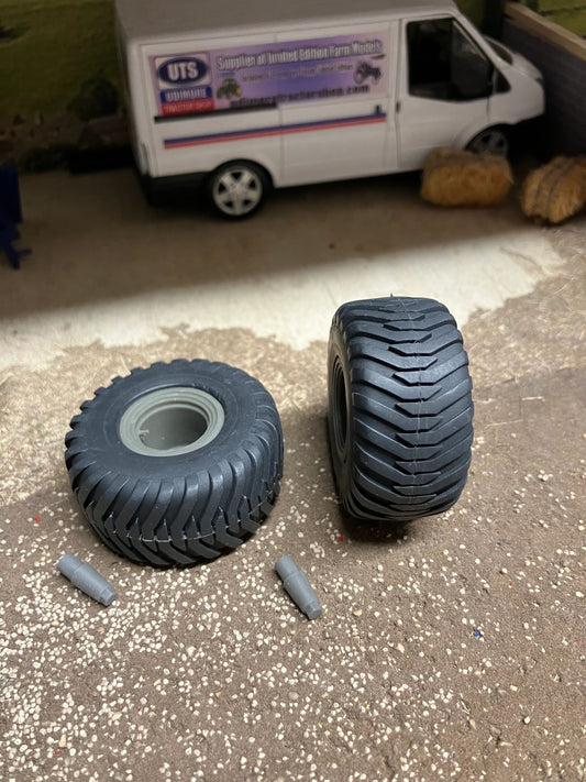 04202 pair of wheels Artisan32 farm machinery 1:32 scale Image