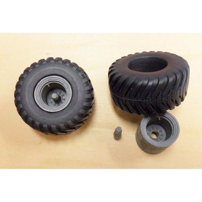 04202 pair of wheels Artisan32 farm machinery 1:32 scale Image 3