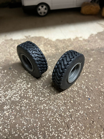 04203 pair of wheels Artisan32 farm machinery 1:32 scale Image 3
